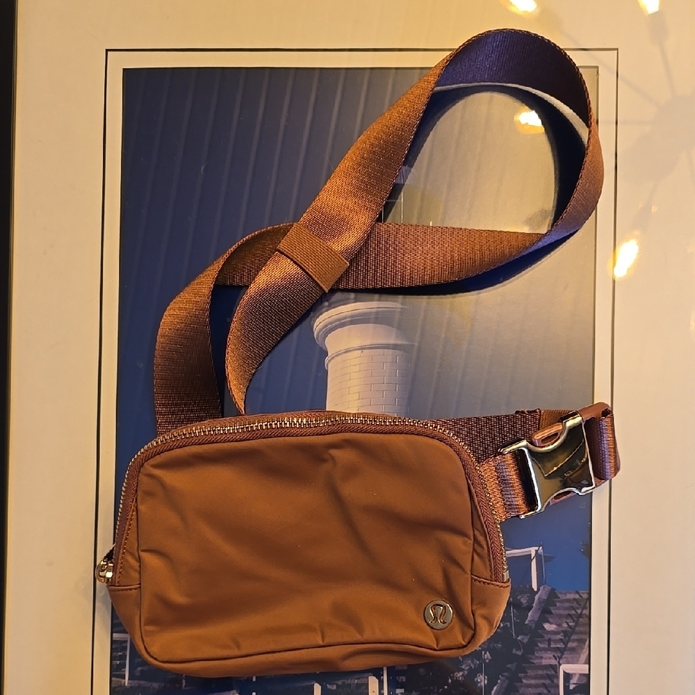 Rose Pink Lululemon 1 L BELT BAG, Gold Hardware - Picture 2 of 6